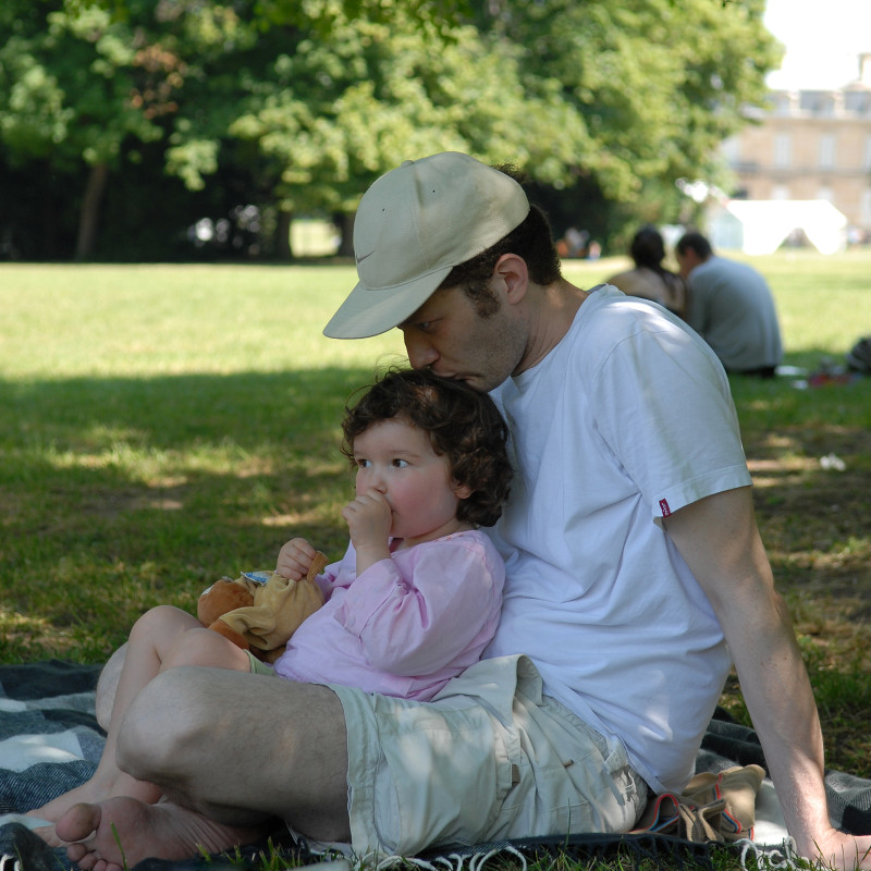 Bastien kissing Noemie's head